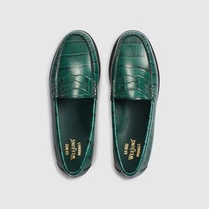 WOMENS WHITNEY CROC WEEJUNS LOAFER size 8